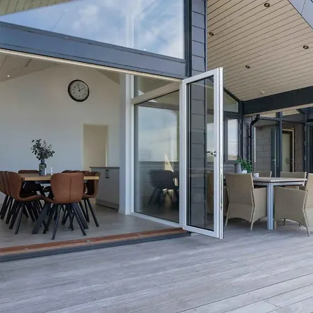 Seaside With A Stunning View *