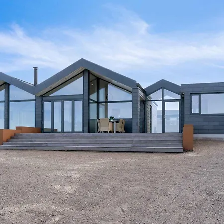 Seaside With A Stunning View Feriehus *